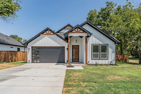 303 Hobbs Avenue