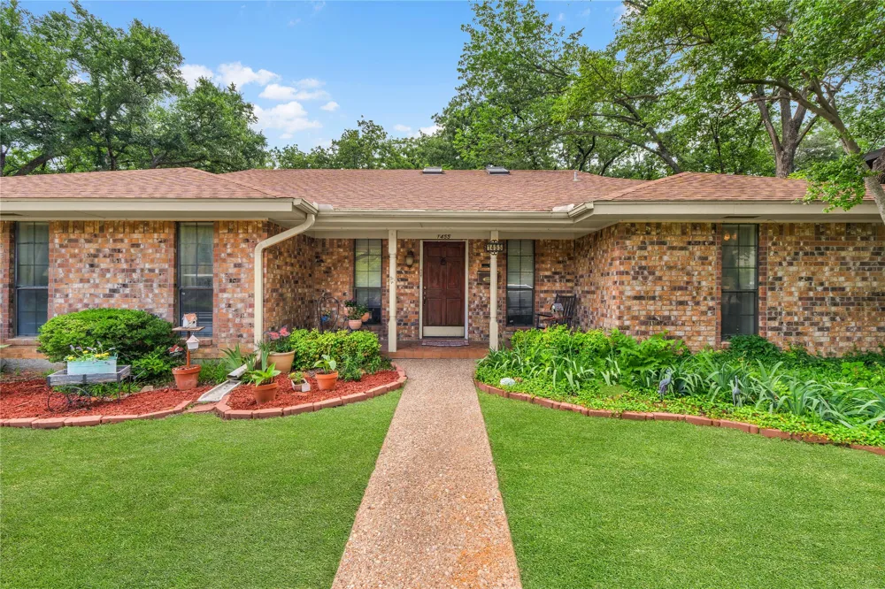 1455 Warrington Court Fort Worth, TX 76112