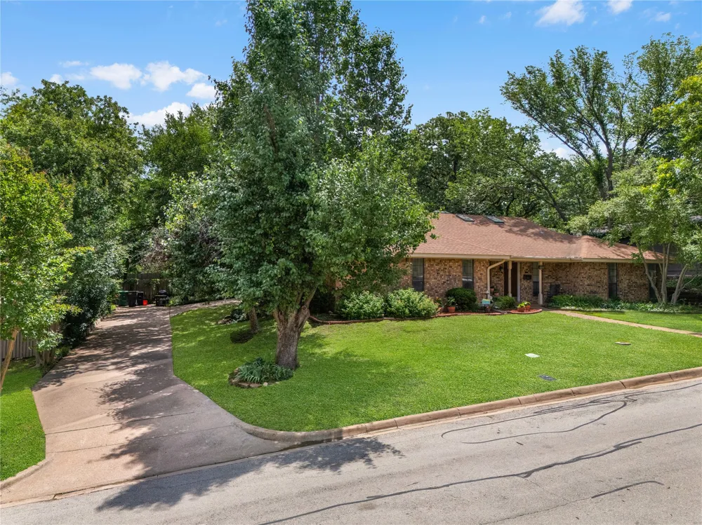 1455 Warrington Court Fort Worth, TX 76112