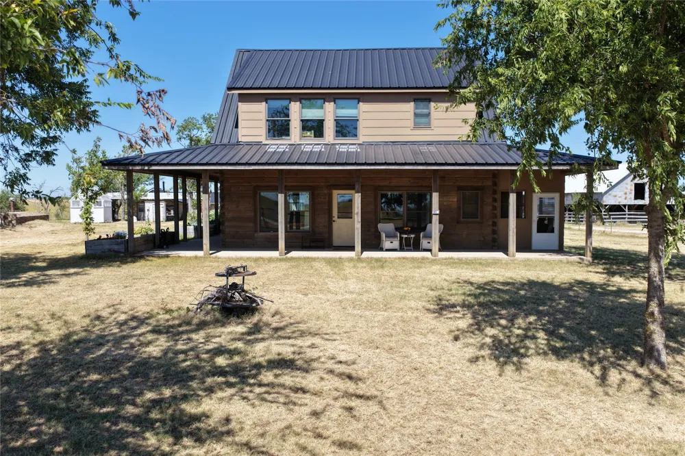 6610 CR 431 Jonesboro, TX 76538