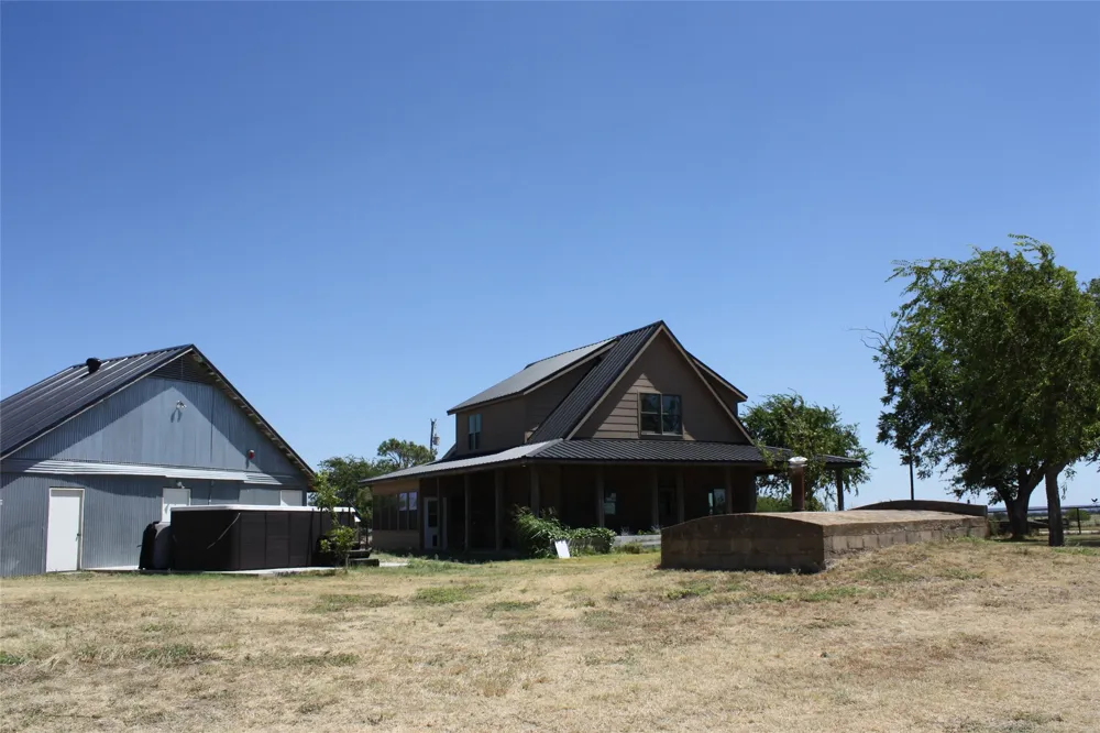 6610 CR 431 Jonesboro, TX 76538