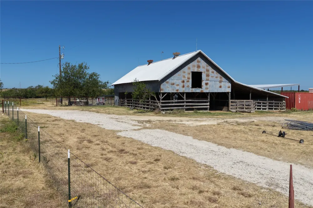 6610 CR 431 Jonesboro, TX 76538