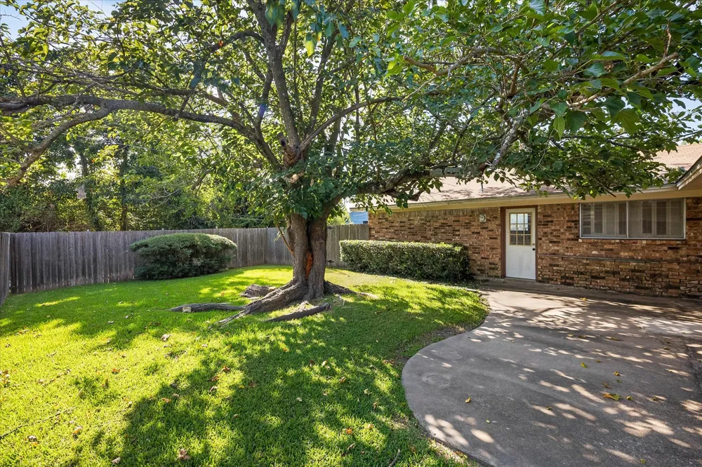 2925 Melmar Park Street Commerce, TX 75428