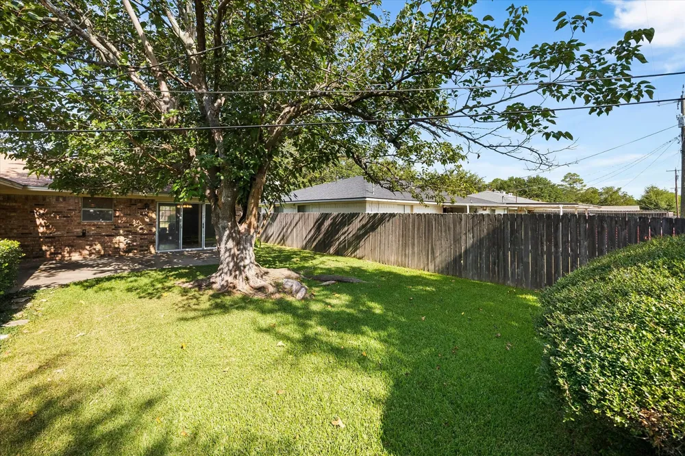 2925 Melmar Park Street Commerce, TX 75428