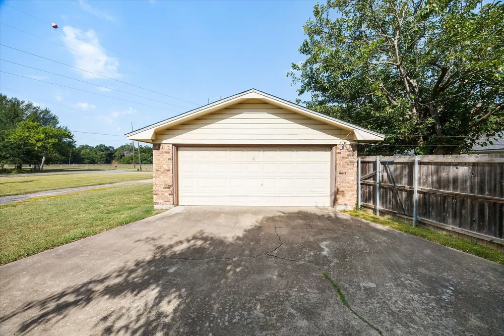 2925 Melmar Park Street Commerce, TX 75428