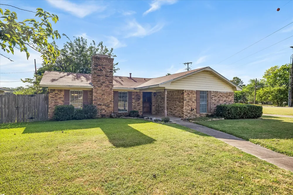 2925 Melmar Park Street Commerce, TX 75428