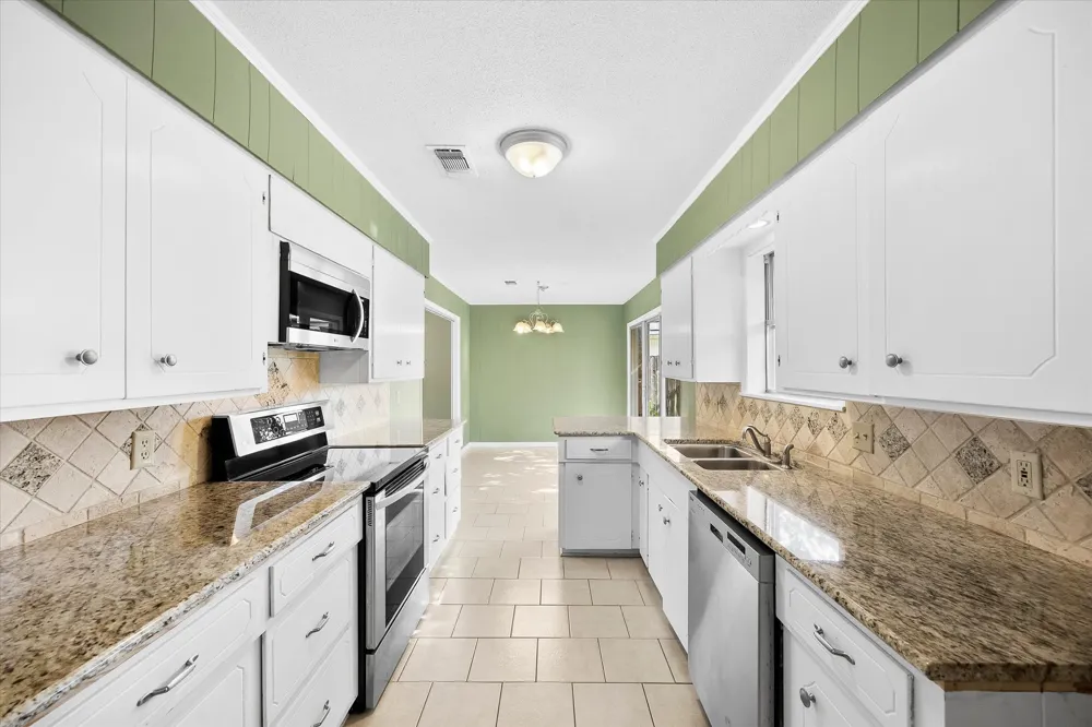 2925 Melmar Park Street Commerce, TX 75428