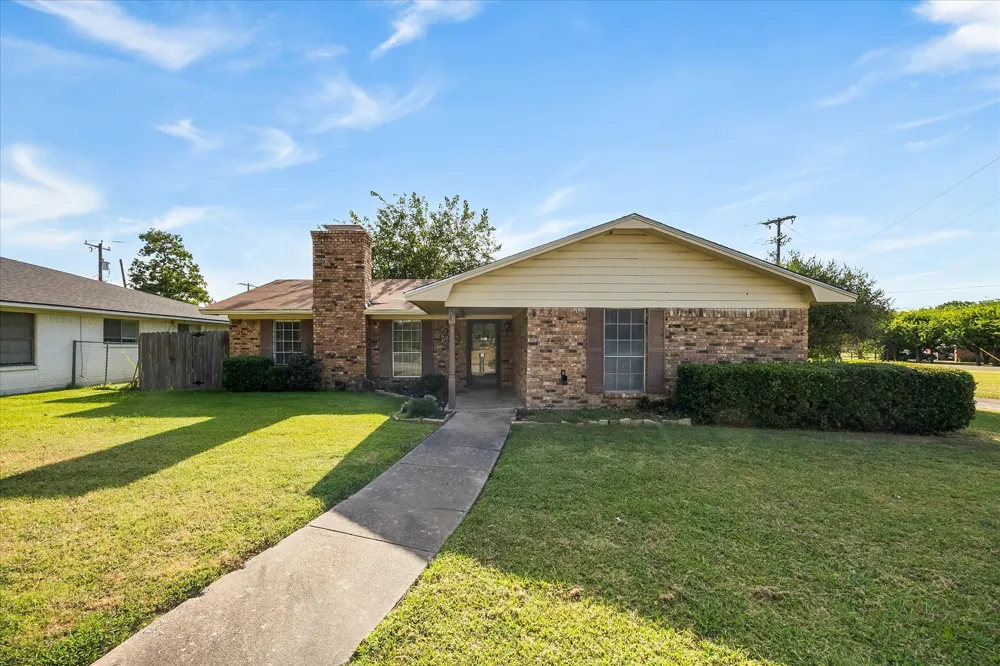 2925 Melmar Park Street Commerce, TX 75428