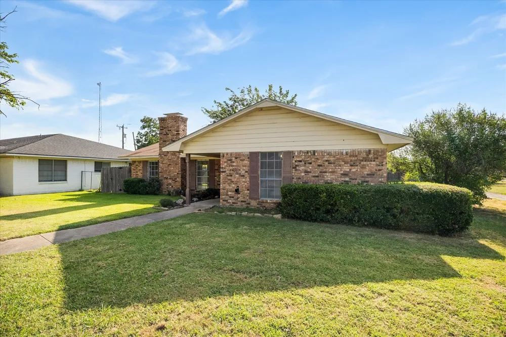 2925 Melmar Park Street Commerce, TX 75428