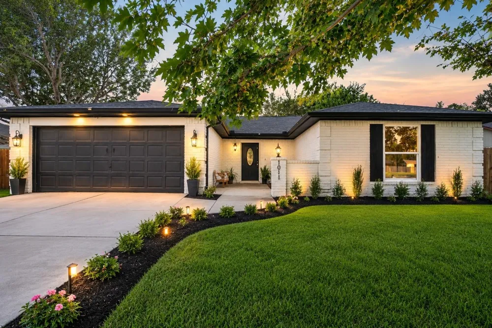 1011 Kensington Drive Pearland, TX 77584