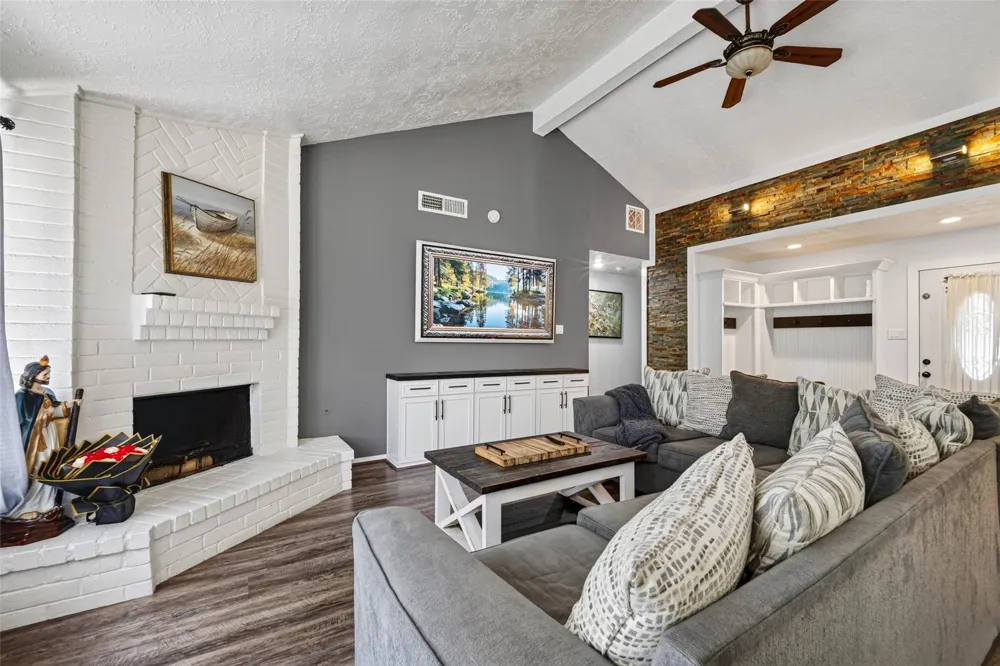 1011 Kensington Drive Pearland, TX 77584