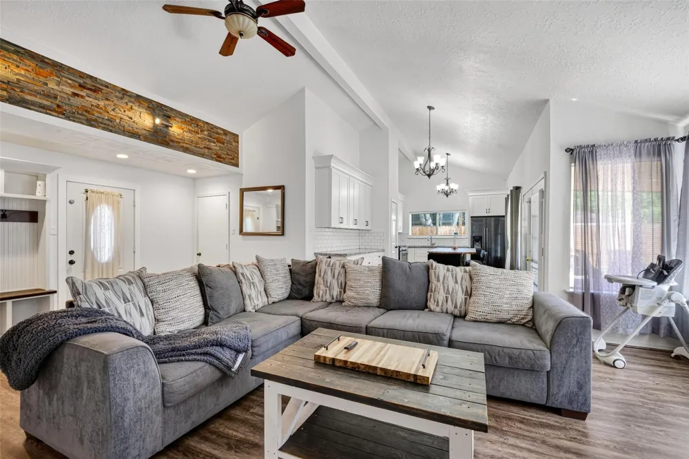 1011 Kensington Drive Pearland, TX 77584