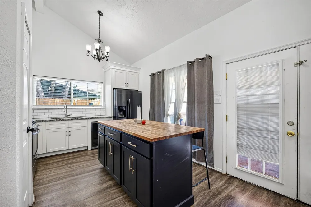 1011 Kensington Drive Pearland, TX 77584