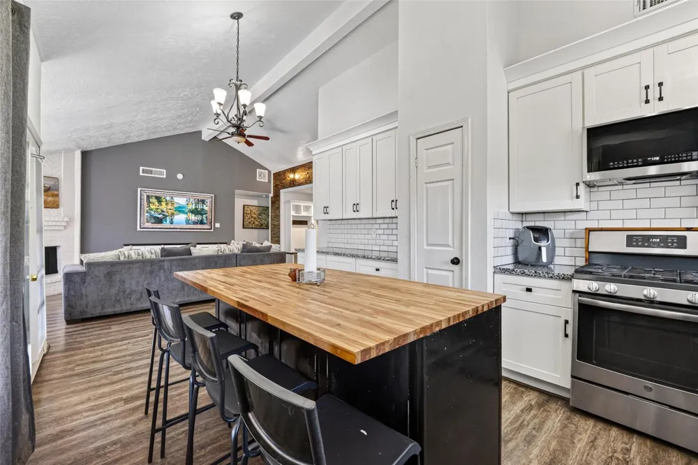 1011 Kensington Drive Pearland, TX 77584