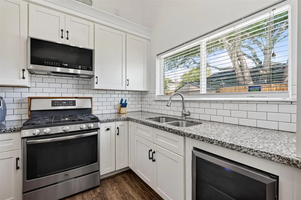 1011 Kensington Drive Pearland, TX 77584