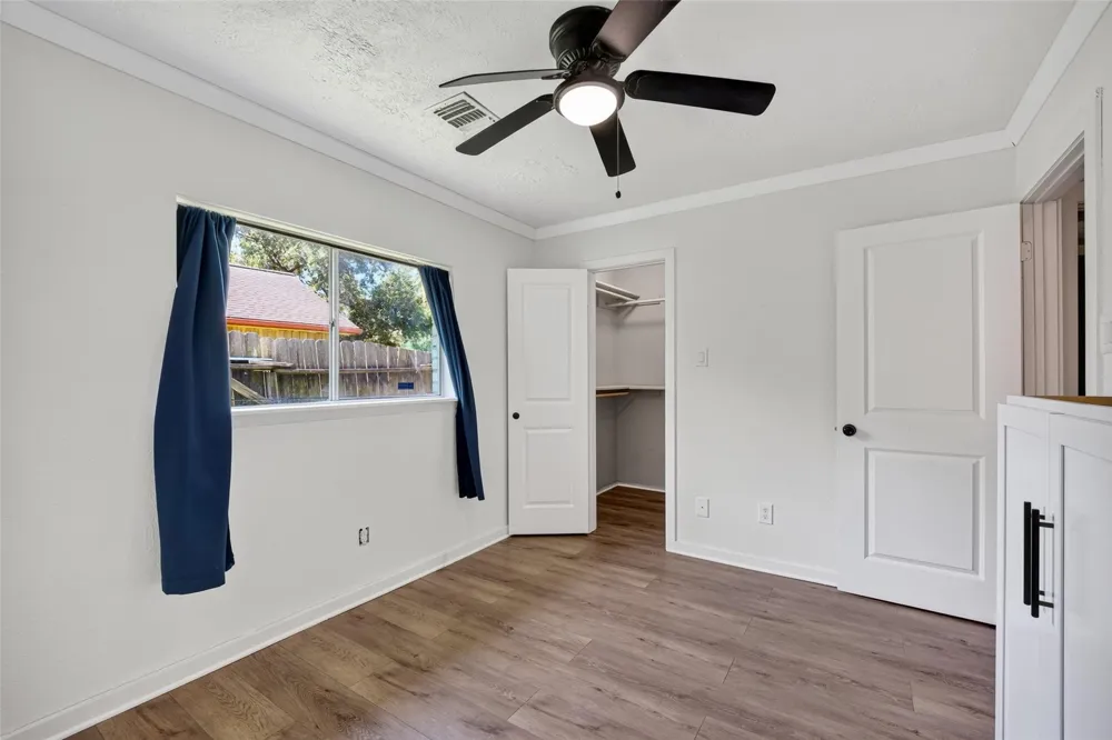 1011 Kensington Drive Pearland, TX 77584