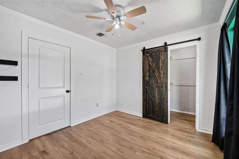 1011 Kensington Drive Pearland, TX 77584