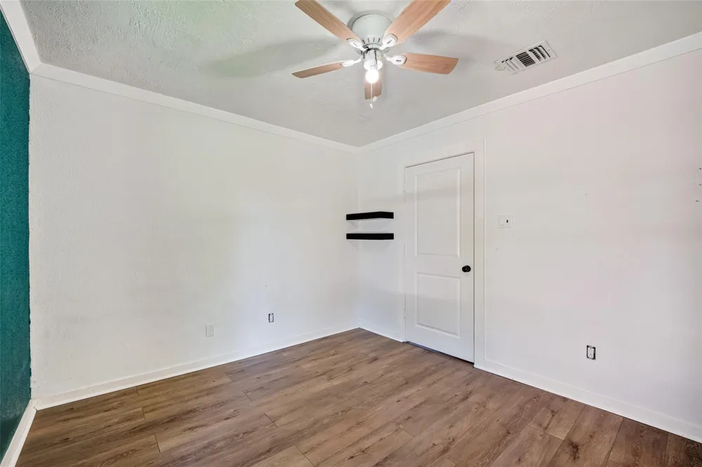 1011 Kensington Drive Pearland, TX 77584