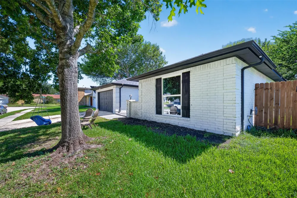 1011 Kensington Drive Pearland, TX 77584