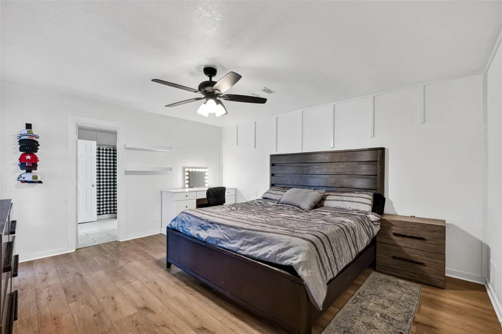 1011 Kensington Drive Pearland, TX 77584