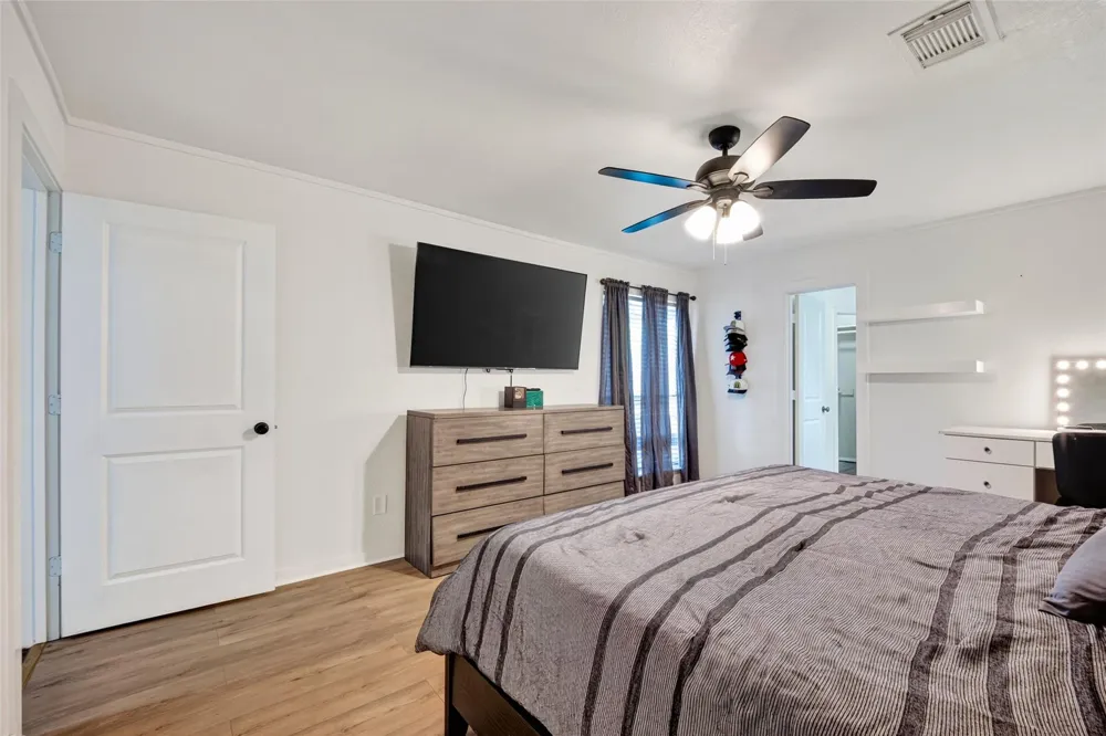 1011 Kensington Drive Pearland, TX 77584