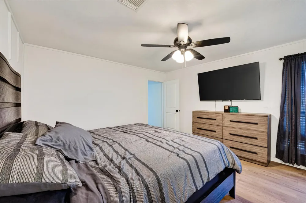 1011 Kensington Drive Pearland, TX 77584
