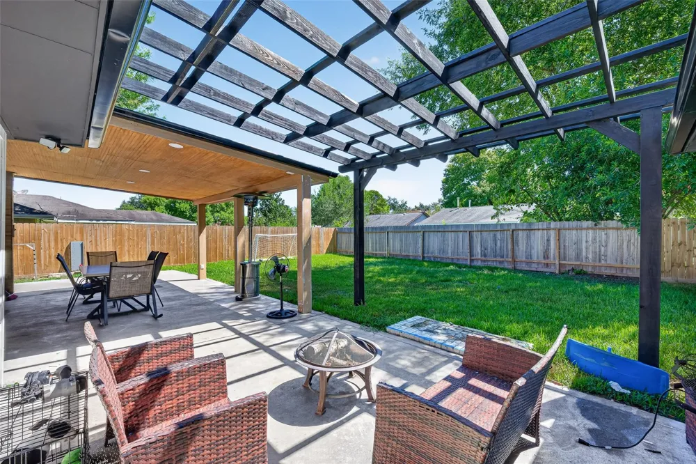 1011 Kensington Drive Pearland, TX 77584