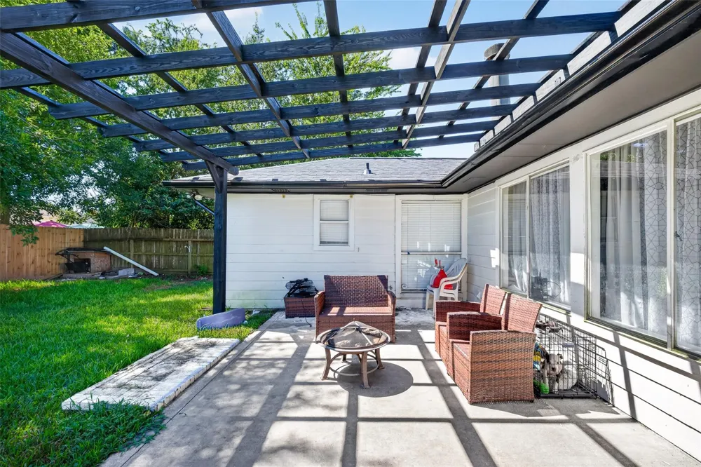 1011 Kensington Drive Pearland, TX 77584