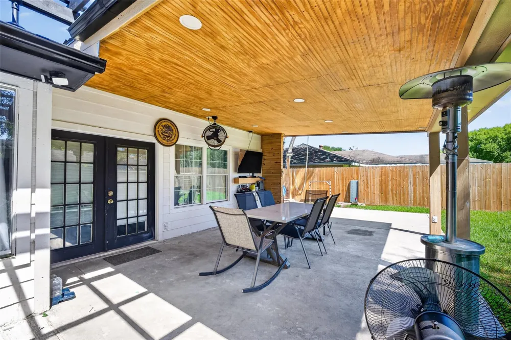 1011 Kensington Drive Pearland, TX 77584