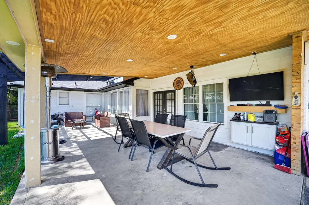 1011 Kensington Drive Pearland, TX 77584