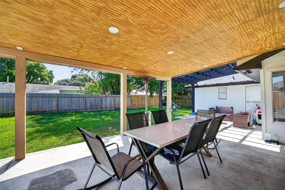 1011 Kensington Drive Pearland, TX 77584
