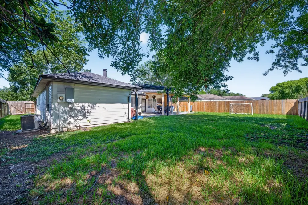 1011 Kensington Drive Pearland, TX 77584