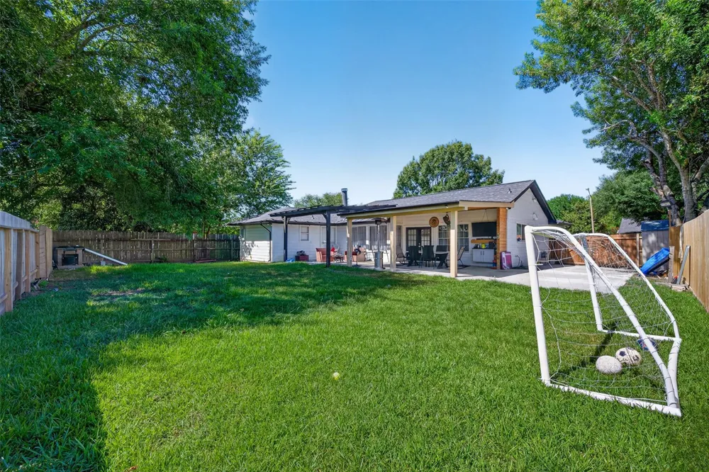 1011 Kensington Drive Pearland, TX 77584