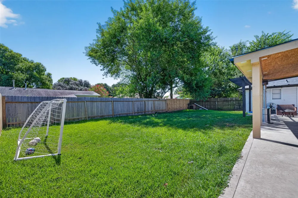1011 Kensington Drive Pearland, TX 77584