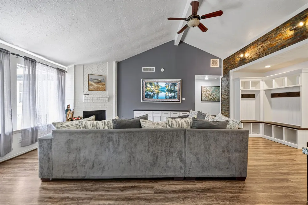 1011 Kensington Drive Pearland, TX 77584