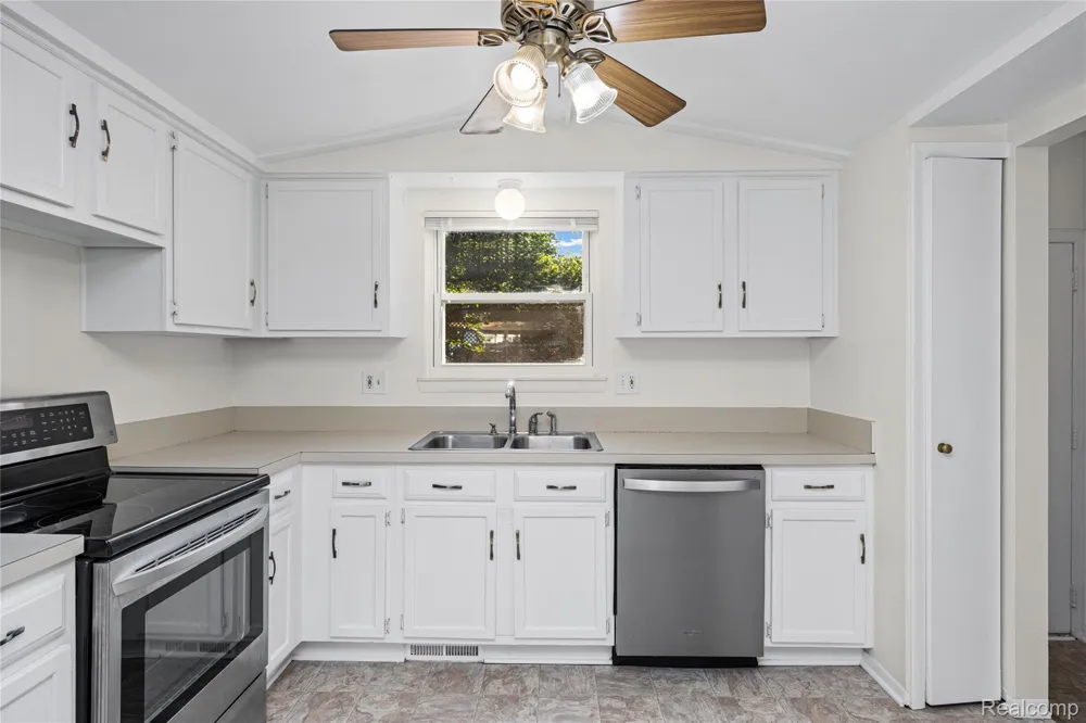 34616 Shorewood Street Chesterfield Township, MI 48047