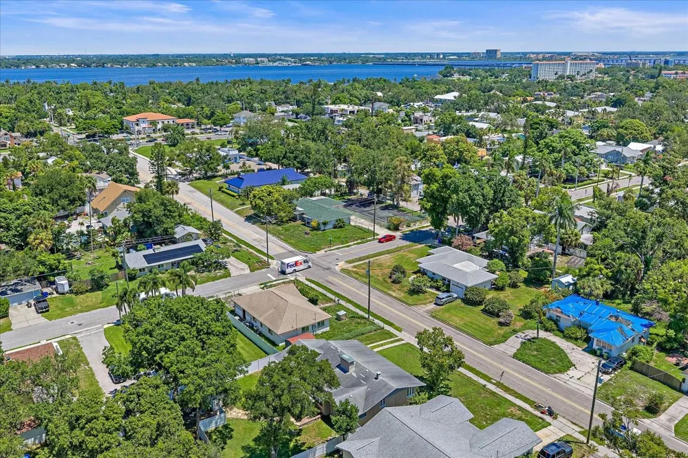 710 26TH STREET W Bradenton, FL 34205
