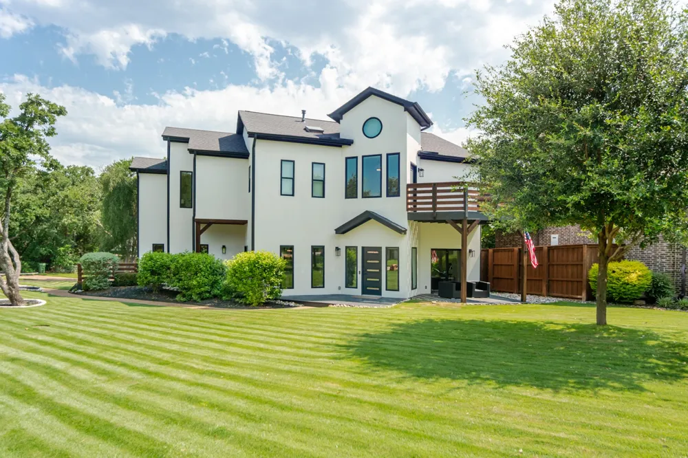 2856 Peninsula Drive Grapevine, TX 76051