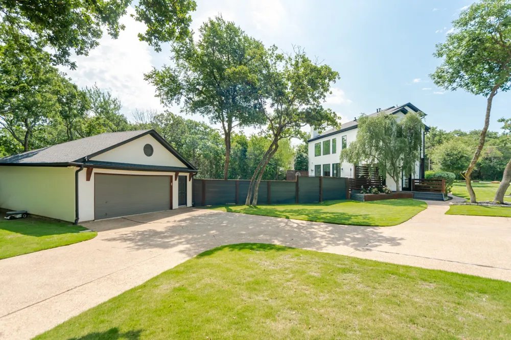 2856 Peninsula Drive Grapevine, TX 76051