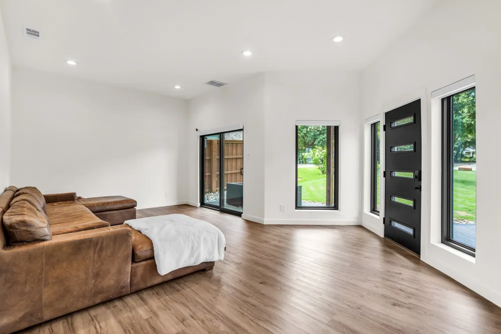 2856 Peninsula Drive Grapevine, TX 76051