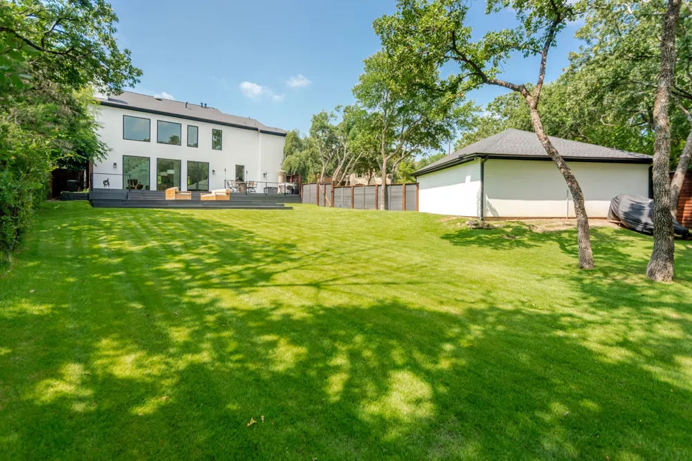 2856 Peninsula Drive Grapevine, TX 76051