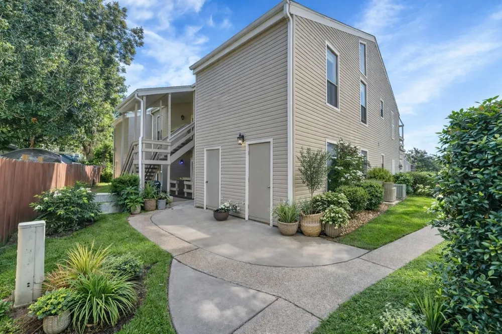 176 April Point Drive Conroe, TX 77356