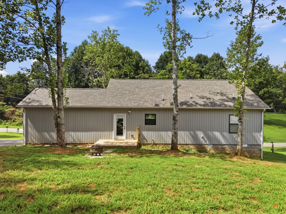 70 River Oaks Dr Sparta, TN 38583