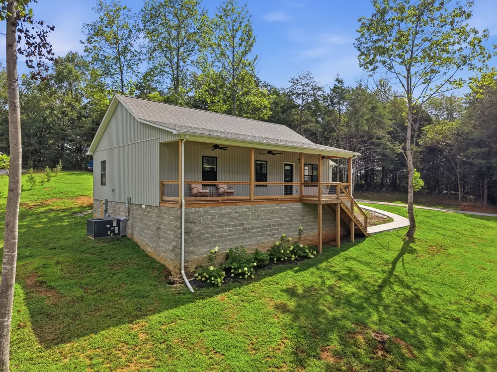 70 River Oaks Dr Sparta, TN 38583
