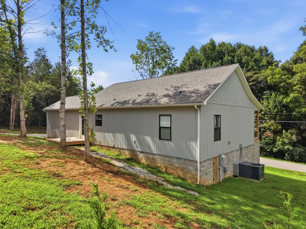 70 River Oaks Dr Sparta, TN 38583