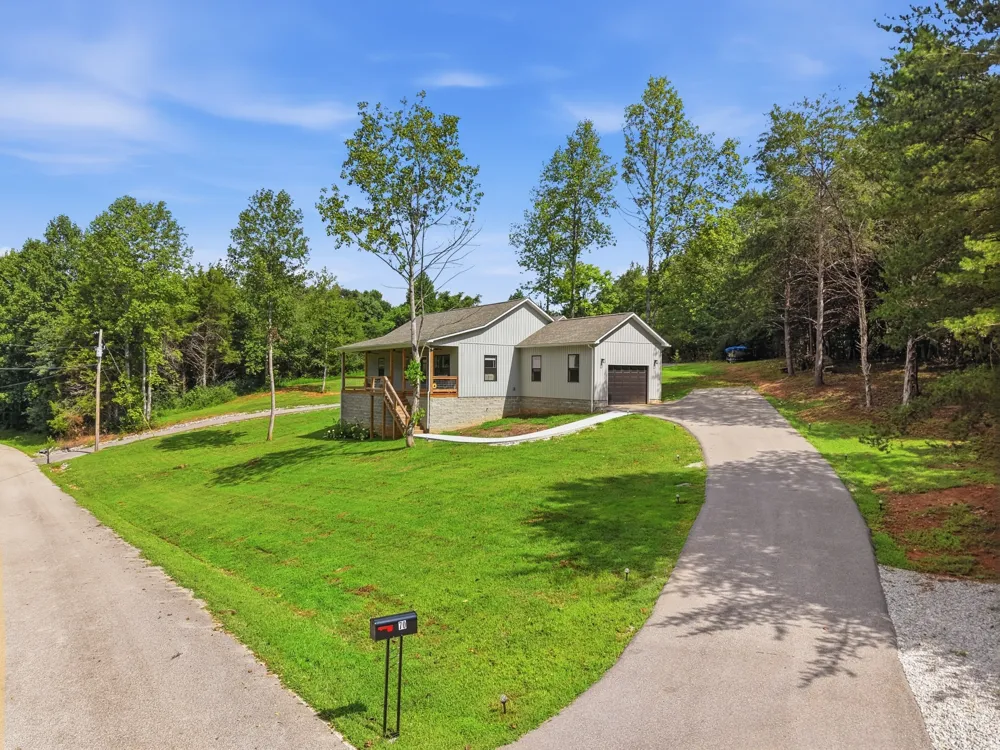 70 River Oaks Dr Sparta, TN 38583
