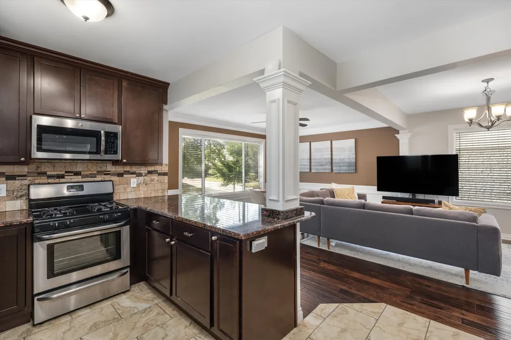 342 Marias Avenue Clawson City, MI 48017