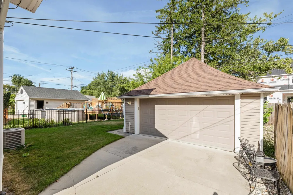 342 Marias Avenue Clawson City, MI 48017