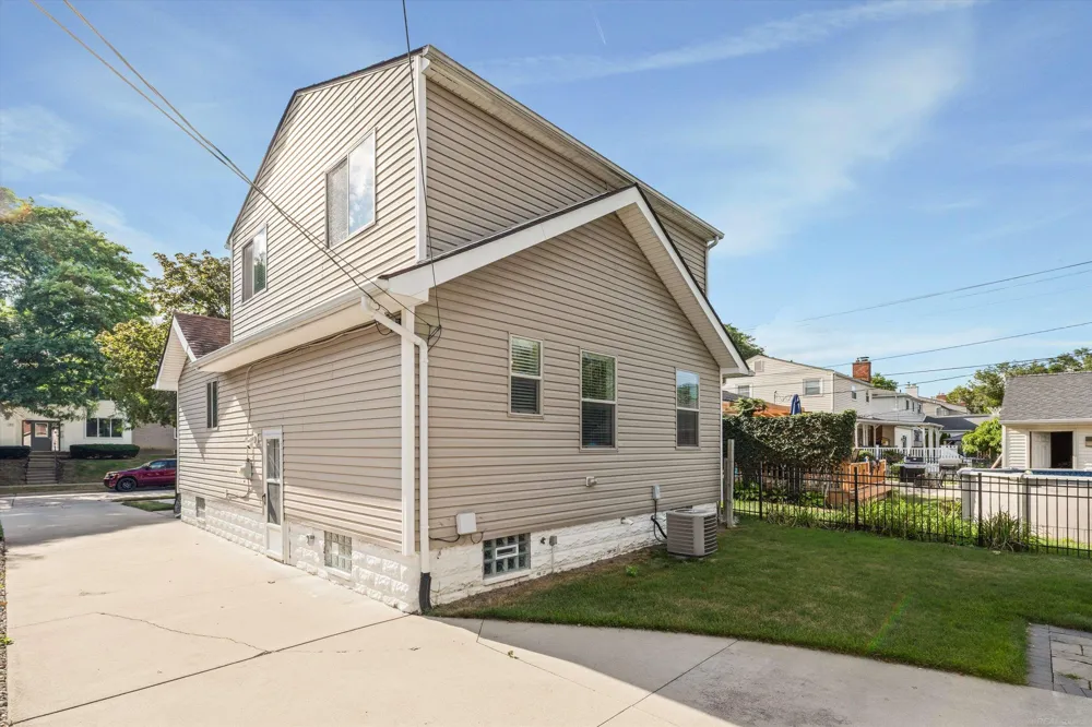 342 Marias Avenue Clawson City, MI 48017