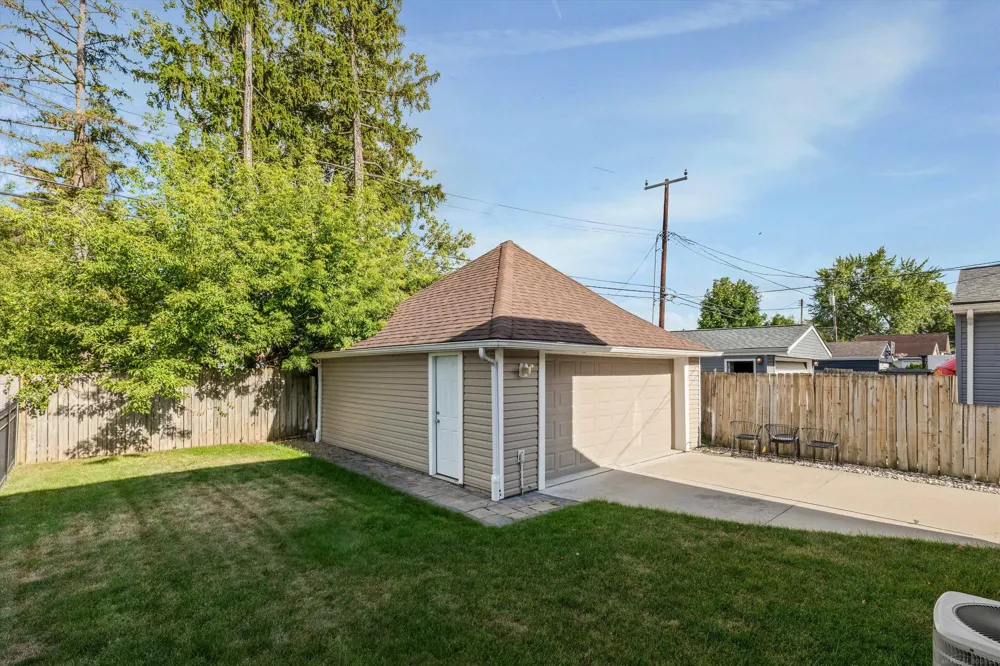 342 Marias Avenue Clawson City, MI 48017